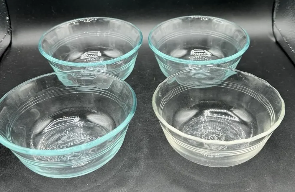 Set of 4 Pyrex H-27 Ramekin Custard Cups with 3 Rings - 10oz EUC -A96